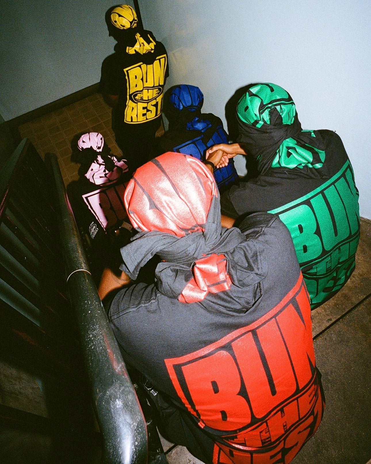 * RULES THE WORLD * - T -SHIRT