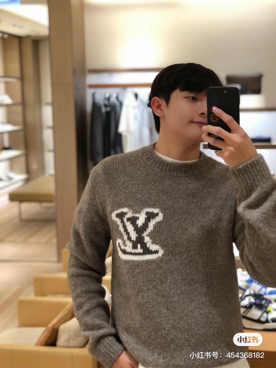 LV logo - CREWNECK