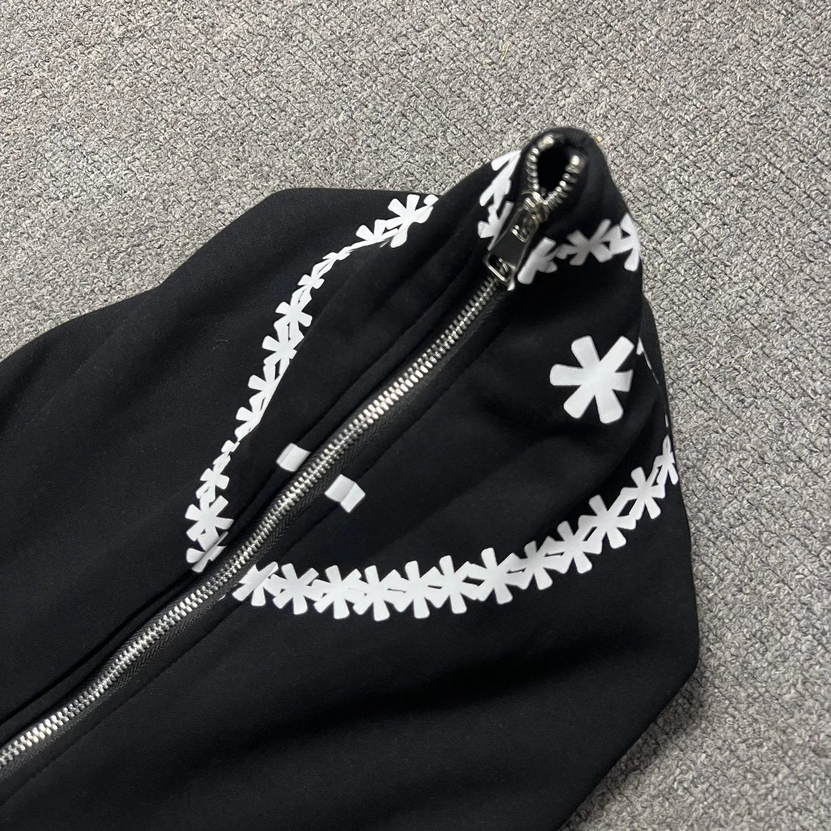 CARSICKO LOVE SPREAD ZIP UP HOODIE
